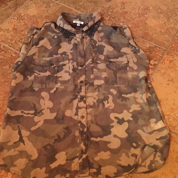 Buffalo Camo Top - Picture 1 of 4